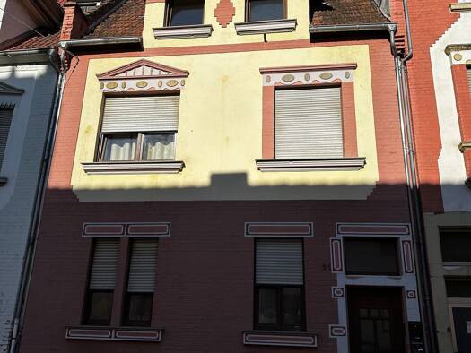 Haus zum Kauf 319.000 € 9 Zimmer 211 m² 183,3 m² Grundstück Burbach West 66115