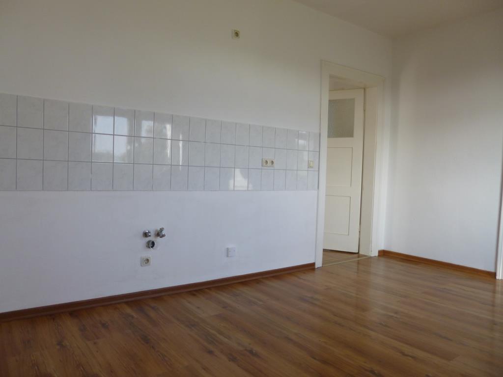 Wohnung zur Miete 599 € 6 Zimmer 119,8 m²<br/>Wohnfläche 1.<br/>Geschoss 01.11.2024<br/>Verfügbarkeit Greiz Greiz 07973