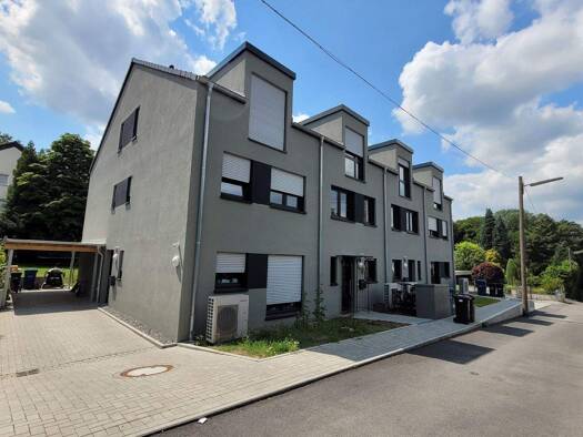 Reihenendhaus zur Miete - Erstbezug 1.990 € 5 Zimmer 145,9 m² 323 m² Grundstück Steinbüchel Leverkusen 51377
