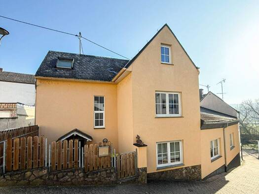 Einfamilienhaus zum Kauf 257.000 € 5 Zimmer 130 m² 135 m² Grundstück Miesenheim 56626