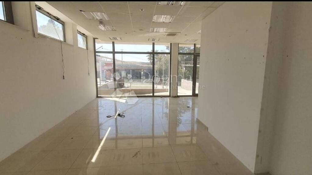 Ladenfläche zur Miete 2.500 € Novalja 53291