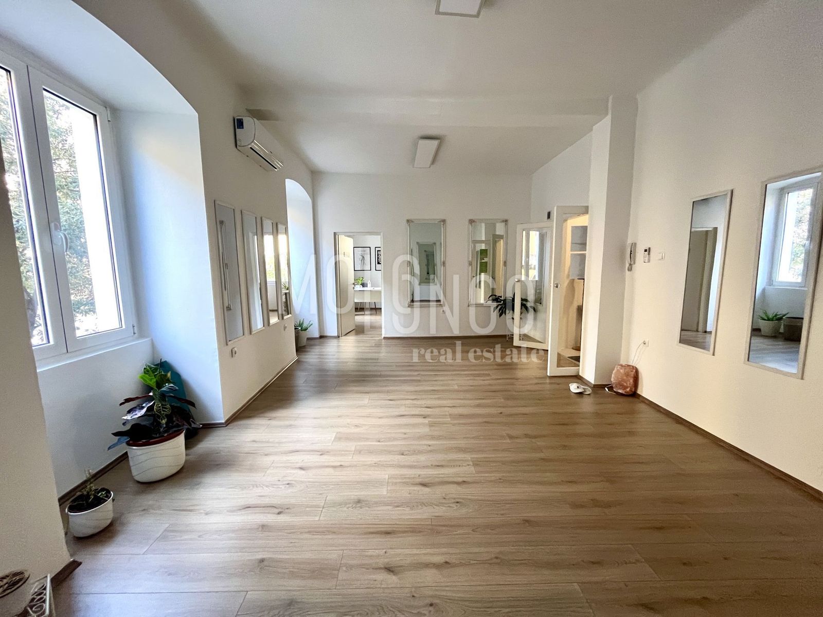 Wohnung zur Miete 1.200 € 4 Zimmer 107 m²<br/>Wohnfläche 1.<br/>Geschoss Center