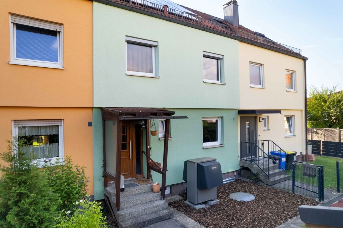 Reihenmittelhaus zum Kauf 445.000 € 5 Zimmer 137,5 m²<br/>Wohnfläche 166 m²<br/>Grundstück Altenfurt - Moorenbrunn Nürnberg 90475