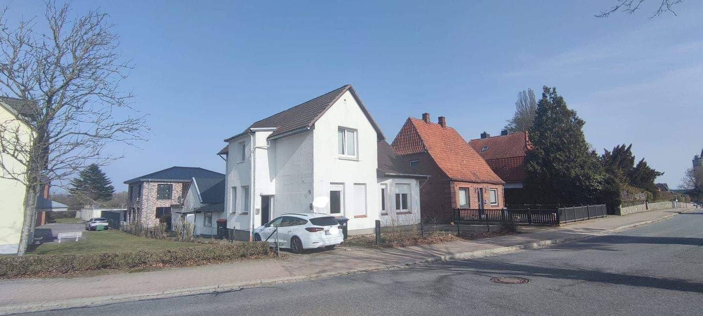 Immobilie in Bad Segeberg - Achtung !!!!!! Zweifamilienhaus, modernisiert mit neuer Heizung - Bild 1