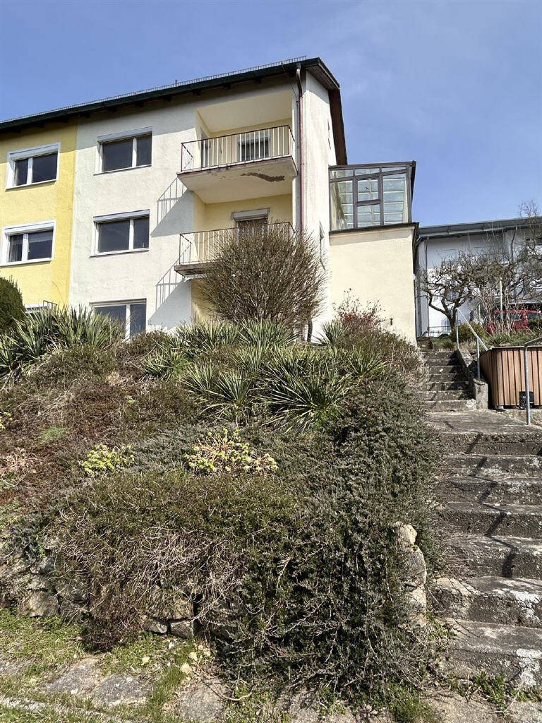 Immobilie in Cham - Sanierungsbedürftige Doppelhaushälfte in begehrter Wohnlage von Cham - Bild 1