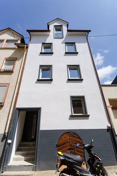 Haus zum Kauf 275.000 € 7 Zimmer 180 m² 90 m² Grundstück Zell Zell (Mosel) 56856