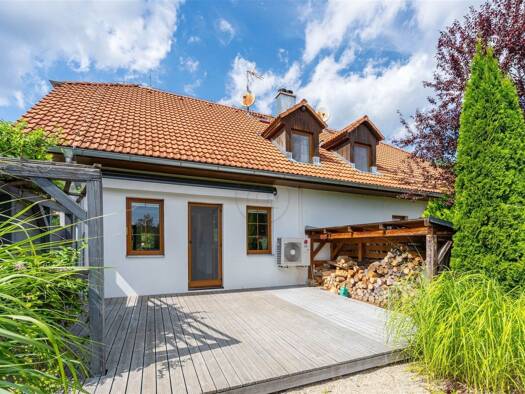 Reihenendhaus zum Kauf 291.500 € 4 Zimmer 122 m² 616 m² Grundstück frei ab 01.06.2027 Prední Výton 38279