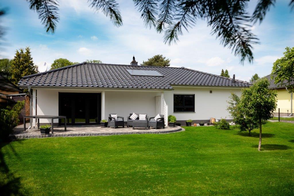 Bungalow zum Kauf provisionsfrei 383.000 € 4 Zimmer 113 m²<br/>Wohnfläche 3.784 m²<br/>Grundstück Anklamer Straße 2 Lüssow Gützkow 17506