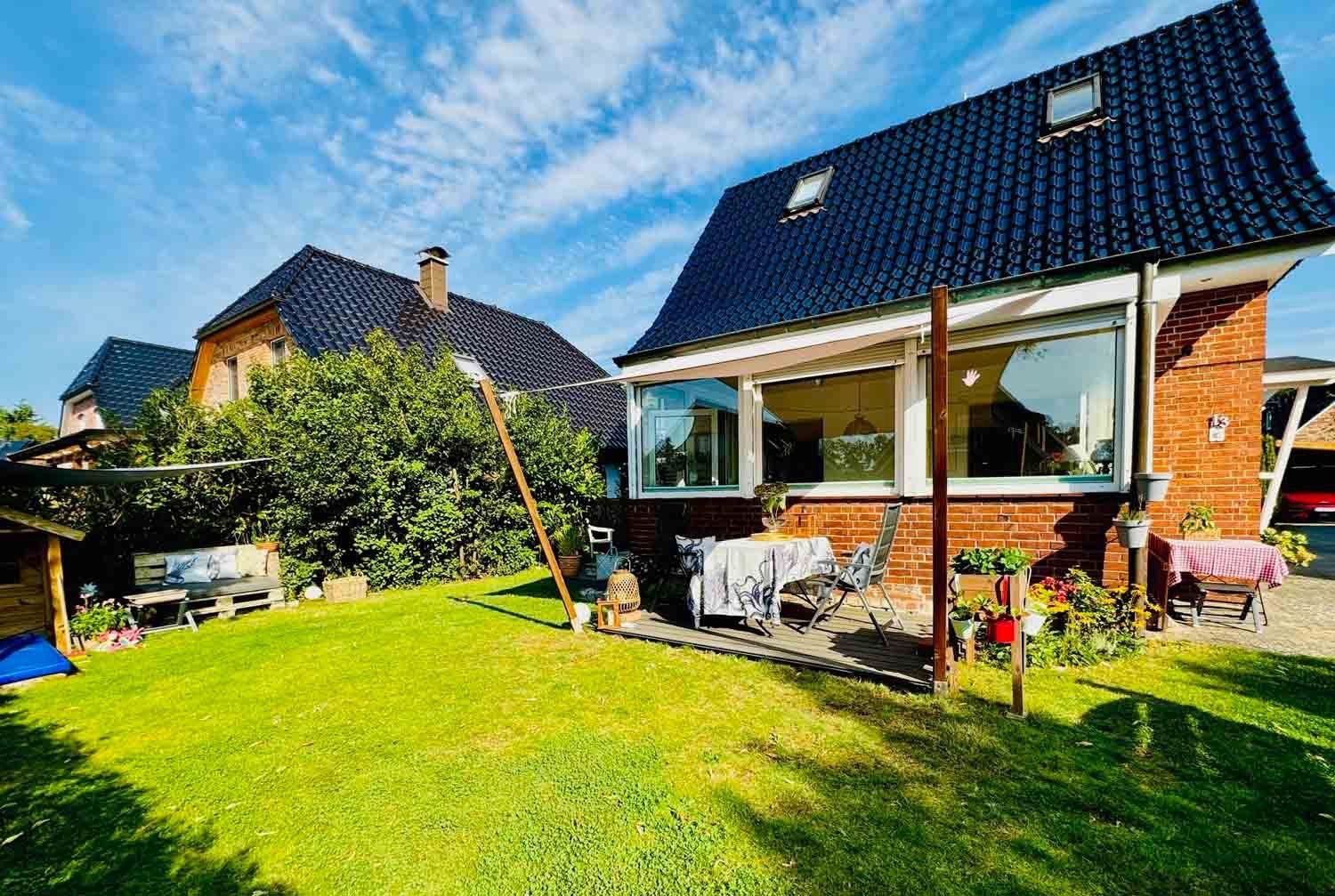 Einfamilienhaus zum Kauf 375.000 € 4 Zimmer 80 m²<br/>Wohnfläche 365 m²<br/>Grundstück Harksheide Norderstedt 22844