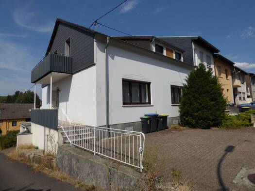 Einfamilienhaus zum Kauf 198.000 € 7 Zimmer 186 m² 399 m² Grundstück frei ab sofort Waldgartenstraße 1 Schwalbach Schwalbach 66773