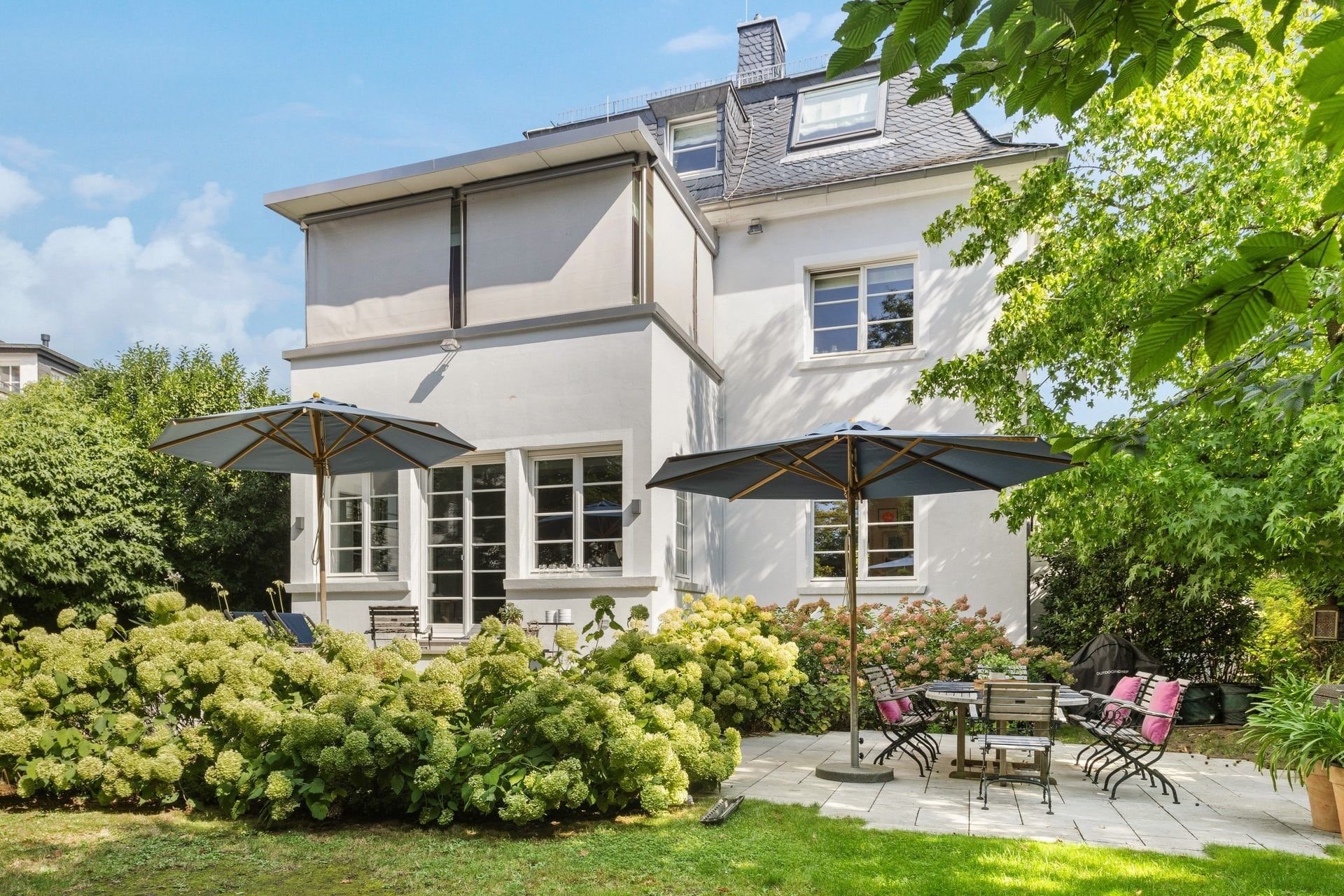 Villa zum Kauf 2.850.000 € 8 Zimmer 245 m²<br/>Wohnfläche 665 m²<br/>Grundstück Niederrad Frankfurt 60528