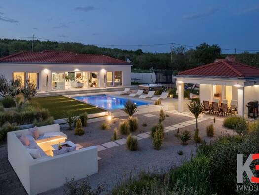 Haus zum Kauf 700.000 € 2 Zimmer 120 m² Šibenik 22000
