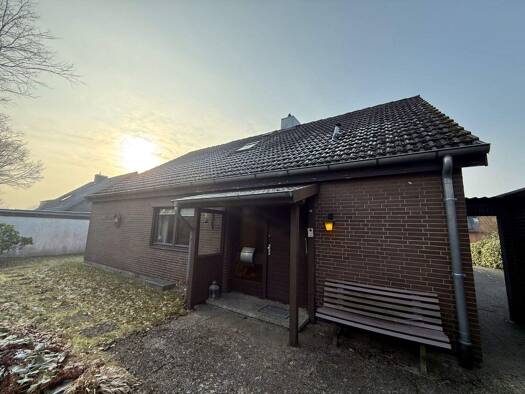 Einfamilienhaus zum Kauf - Erstbezug 360.000 € 5 Zimmer 145 m² 702 m² Grundstück Wahlstedt 23812