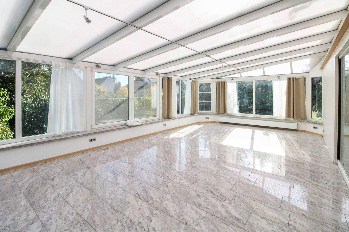 Immobilie in Groß Pankow (Prignitz) - Platzgigant mit besonderen Highlights: 8-Zi.-EFH mit ELW, ausgebautem Nebengebäude, Pool uvm. - Bild 4