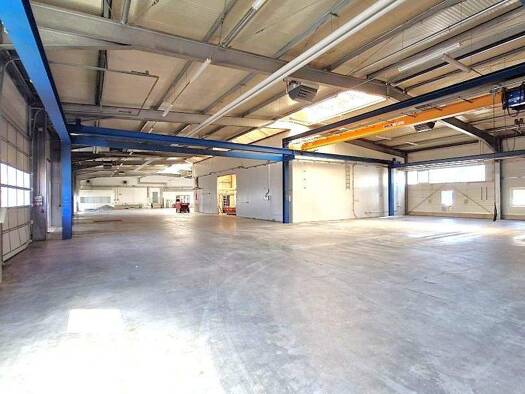 Lagerhalle zur Miete 6,20 € 2.669,6 m² Lagerfläche teilbar ab 305,8 m² Pfraundorf Raubling 83064