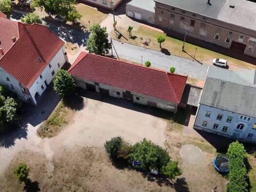 Haus zum Kauf 320.000 € 32 Zimmer 815 m² 8.415 m² Grundstück Im Bauerndorf 1 und 2 Kleinpaschleben Osternienburger Land - Kleinpaschleben 06386