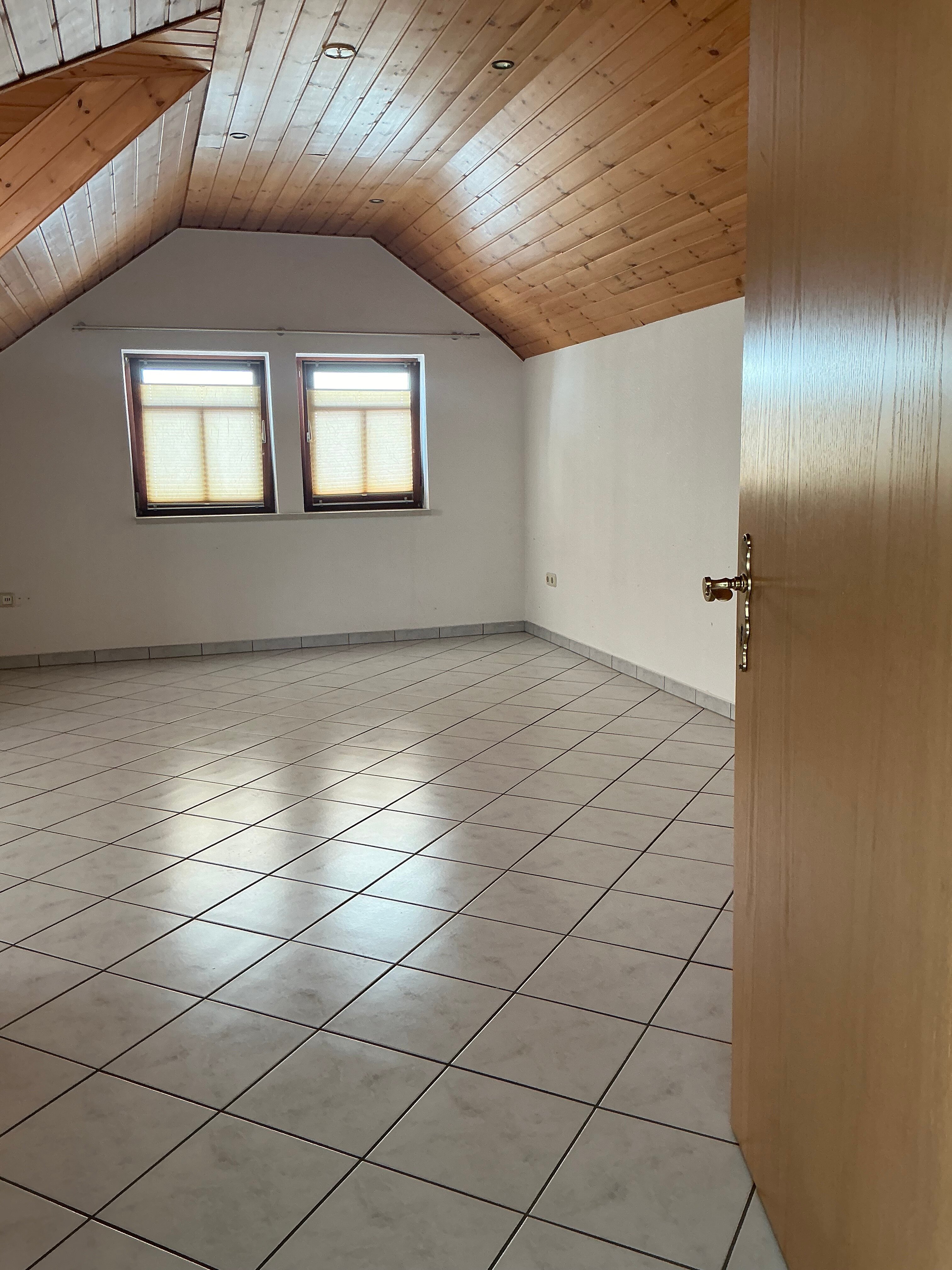 Wohnung zur Miete 950 € 5 Zimmer 127 m²<br/>Wohnfläche 1.<br/>Geschoss ab sofort<br/>Verfügbarkeit Untergasse 9 Treis Staufenberg 35460