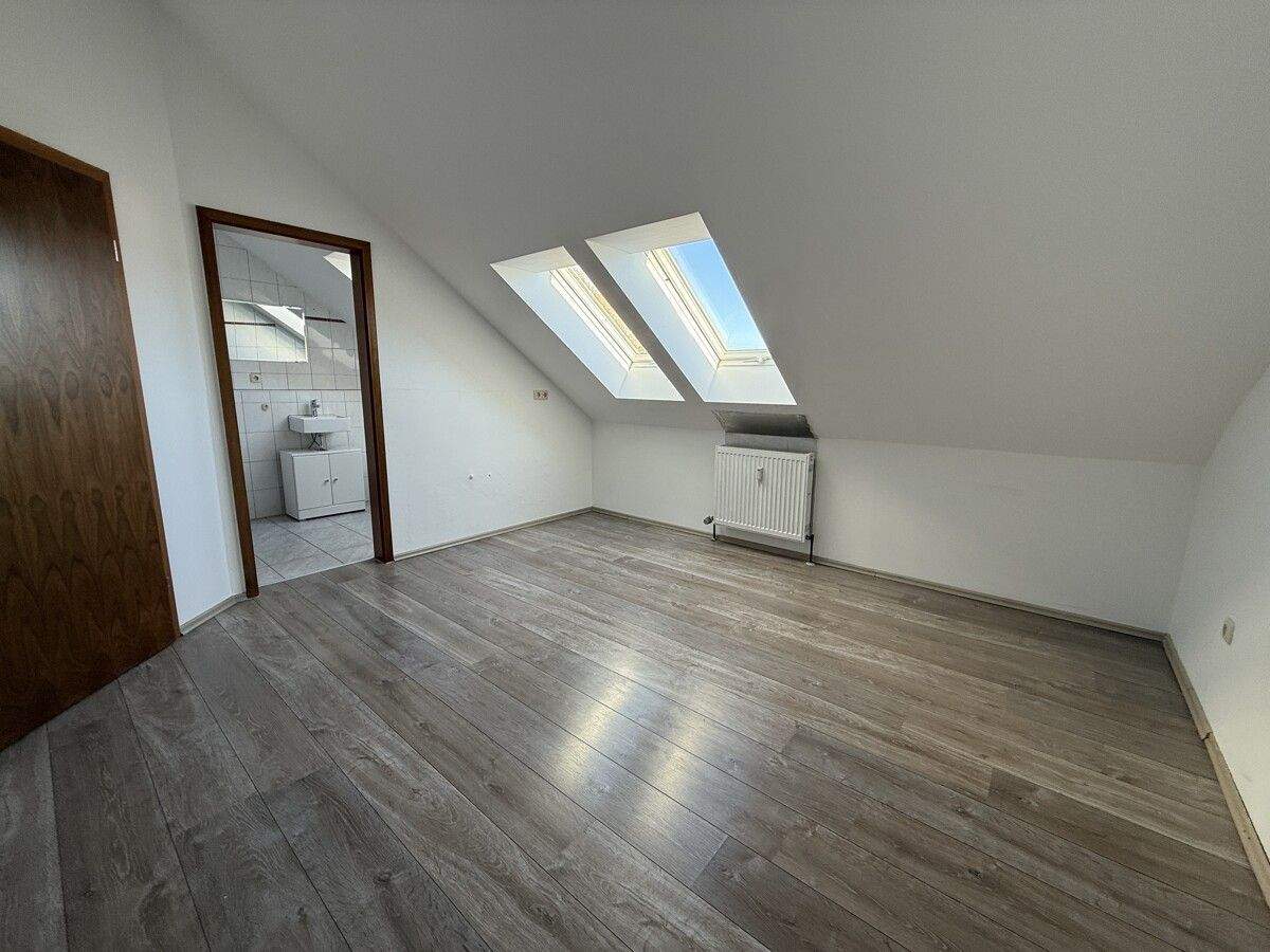 Immobilie in Nittendorf - 2 in 1! - Große Wohnung mit separatem Büro oder Gästeapartment in Nittendorf! - Bild 1