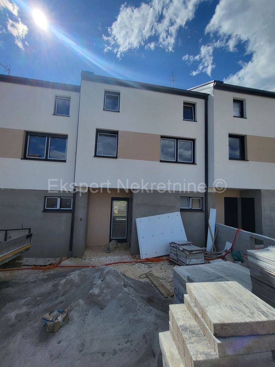 Haus zum Kauf 400.000 € 4 Zimmer 137 m²<br/>Wohnfläche Trogir center