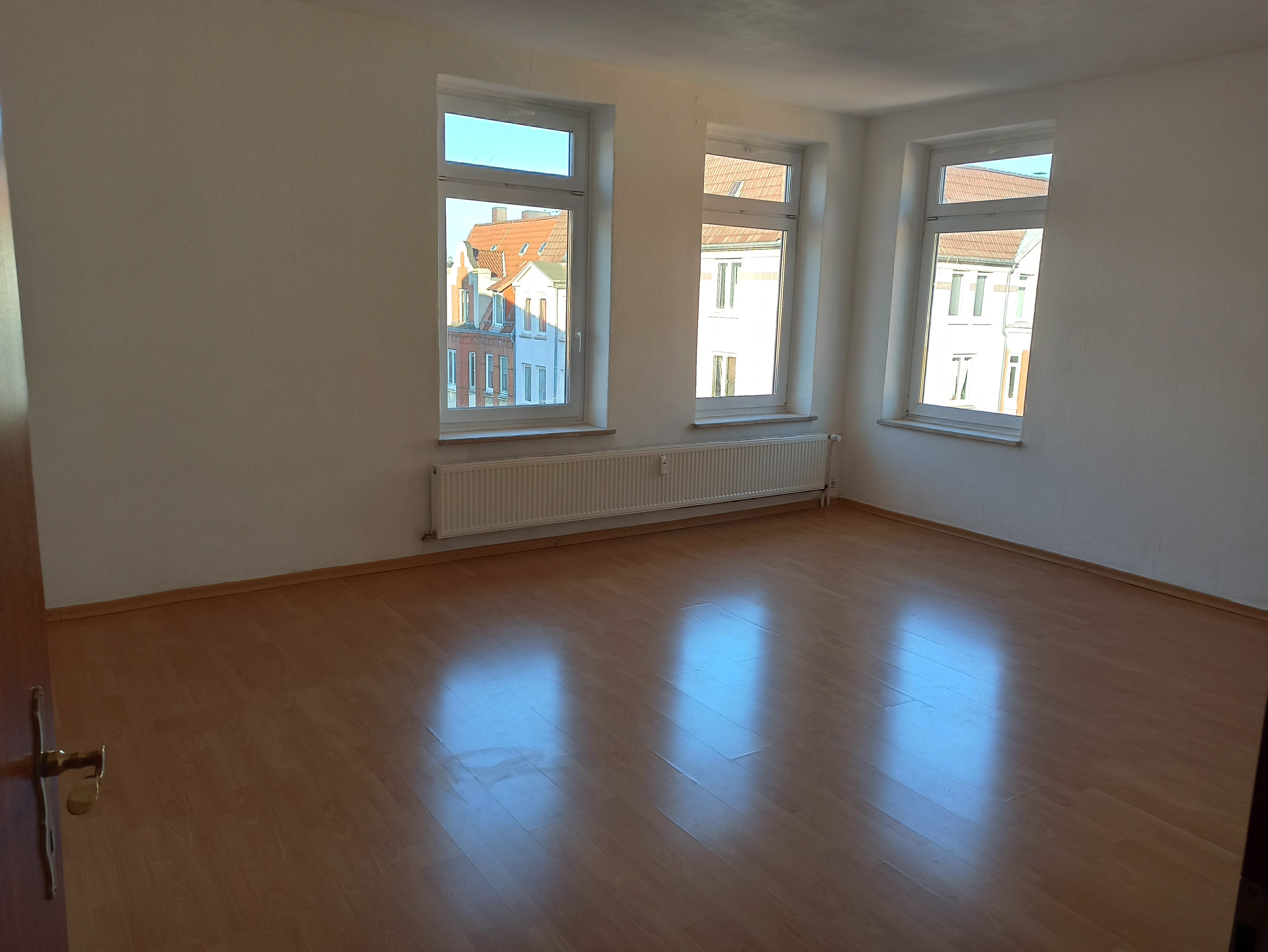 Studio zur Miete 820 € 3 Zimmer 82 m²<br/>Wohnfläche 4.<br/>Geschoss 01.01.2025<br/>Verfügbarkeit Iltisstrasse 9 Gaarden - Ost Bezirk 2 Kiel 24143