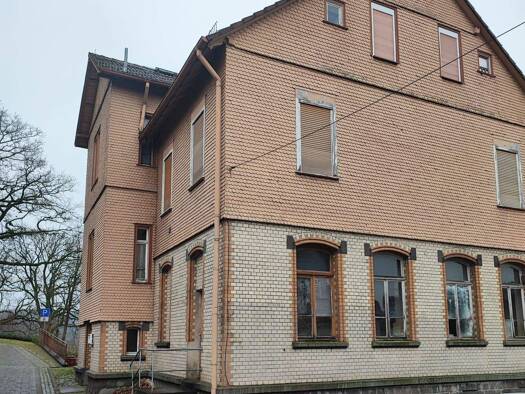 Mehrfamilienhaus zum Kauf als Kapitalanlage geeignet 85.000 € 10 Zimmer 304 m² 684 m² Grundstück Burggasse 1 Burg-Gemünden Gemünden (Felda) 35329