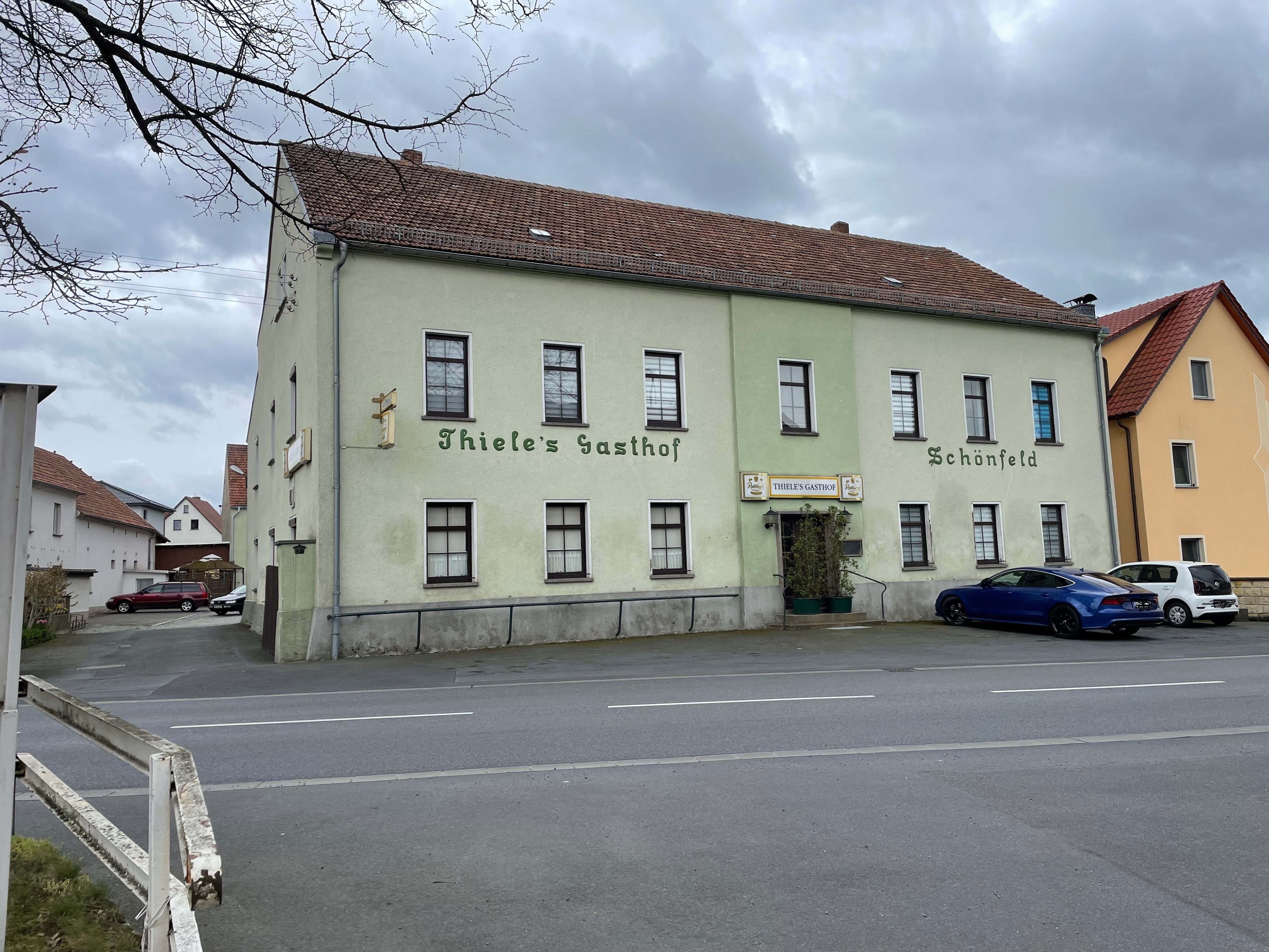 Mehrfamilienhaus zum Kauf 340.000 € 9 Zimmer 261 m²<br/>Wohnfläche Schönfeld Schönfeld 01561