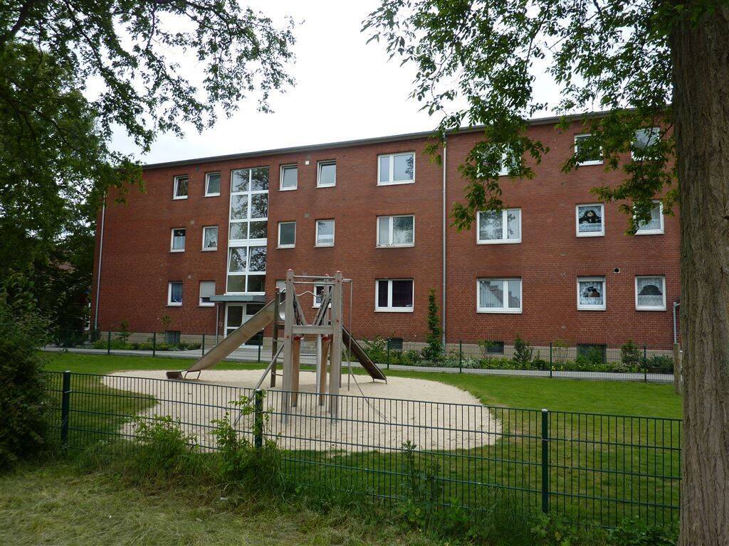 sehr schöne 3 ZKB Wohnung im EG mit Balkon