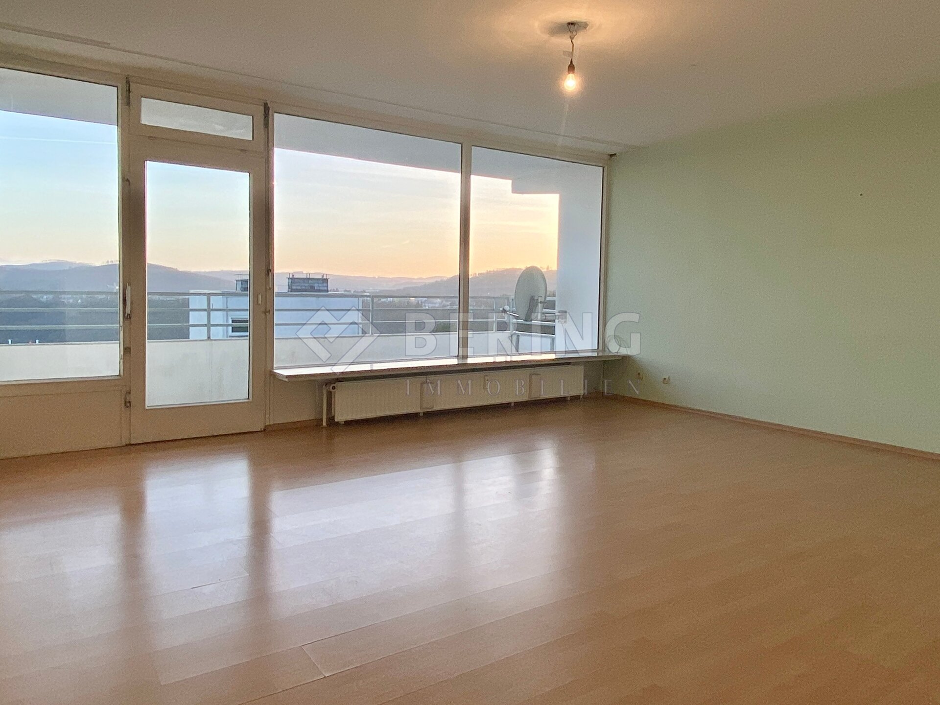 Wohnung zum Kauf 134.000 € 3 Zimmer 84,7 m²<br/>Wohnfläche (Alt-) Siegen - Fischbacherberg Siegen 57072