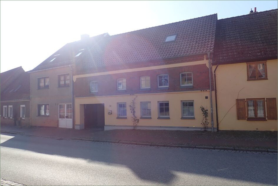 Einfamilienhaus zum Kauf 340.000 € 4 Zimmer 150 m²<br/>Wohnfläche 607 m²<br/>Grundstück Straße der Deutschen Einheit 33 Röbel Röbel 17207