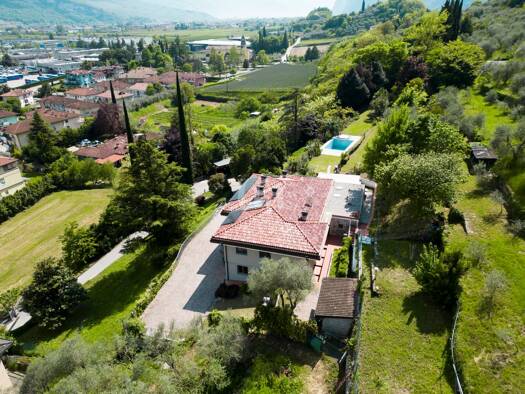 Villa zum Kauf 11 Zimmer 420 m² 15.000 m² Grundstück Via Vittorio Veneto 28/D Arco 38062