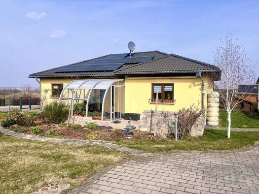 Bungalow zum Kauf 449.000 € 4 Zimmer 136,6 m² 1.230 m² Grundstück frei ab 01.12.2026 Oberplanitz Zwickau 08064