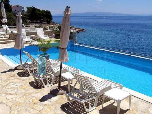 Haus zum Kauf 2.500.000 € 30 Zimmer 243 m² Trogir