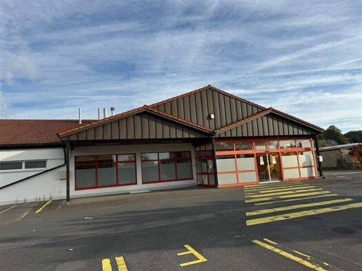 Ladenfläche zum Kauf 1.184 m² Verkaufsfläche teilbar ab 1.114 m² Ebersdorf Ebersdorf b. Coburg 96237