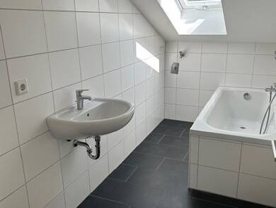 Wohnung zur Miete 330 € 2,5 Zimmer 55 m² Dachgeschoss frei ab sofort Sonneberg Sonneberg 96515