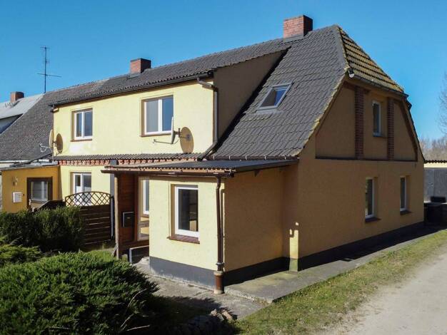 Doppelhaushälfte zum Kauf 69.000 € 5 Zimmer 106 m² 935 m² Grundstück Groß Upahl Gülzow-Prüzen 18276