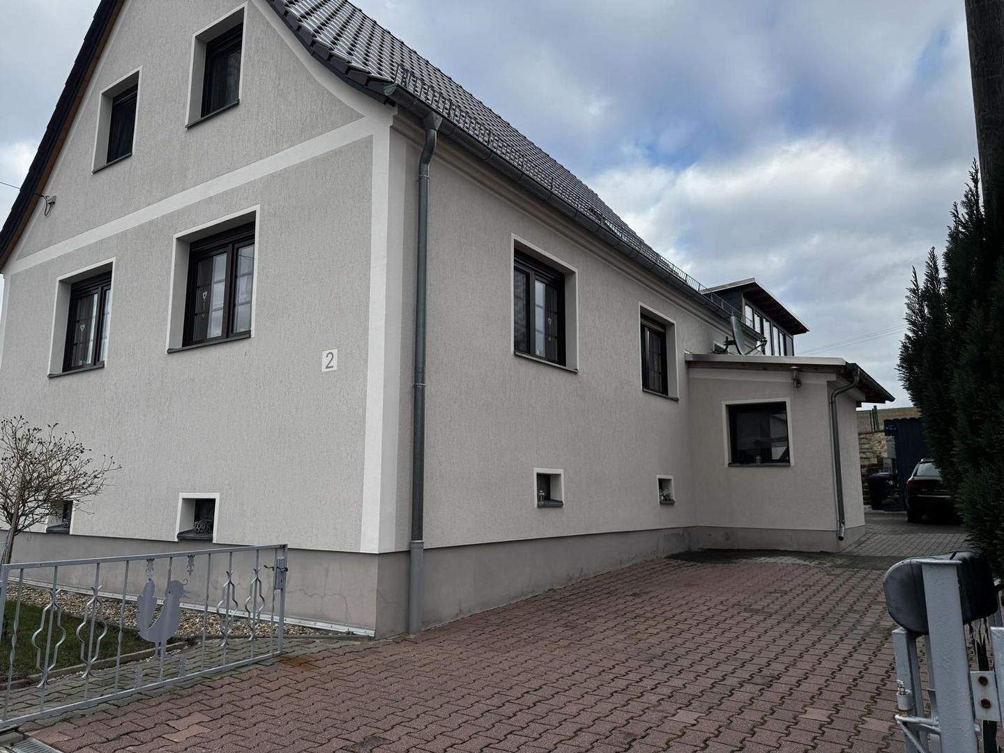 Immobilie in Hirschstein - Freistehendes Einfamilienhaus mit pflegeleichtem Grundstück im Grünen zu verkaufen - Bild 1