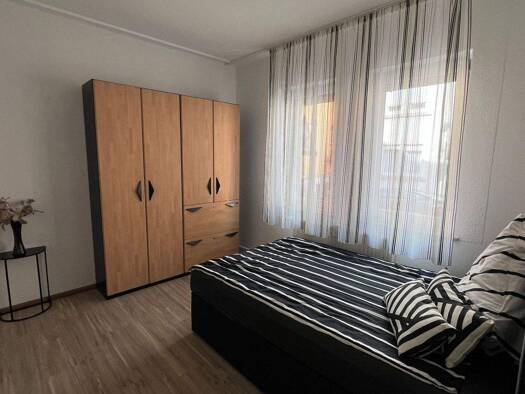 WG-Zimmer zur Miete Wohnen auf Zeit 690 € 16 m² frei ab sofort Kirchtalstraße 0 Zuffenhausen Stuttgart - Zuffenhausen 70435