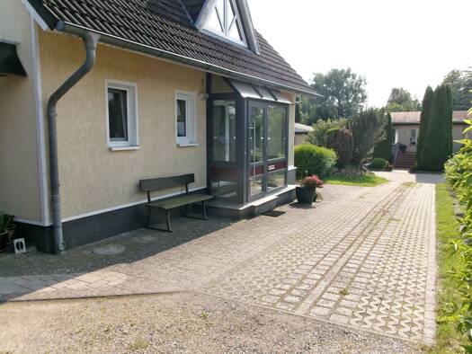 Haus zum Kauf 4 Zimmer 145 m² 1.000 m² Grundstück Löbnitz 18314
