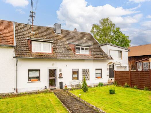Doppelhaushälfte zum Kauf 149.000 € 5 Zimmer 139,5 m² 651 m² Grundstück Harth Ruppichteroth 53809