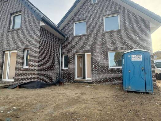 Doppelhaushälfte zum Kauf - Erstbezug 455.000 € 4 Zimmer 123,8 m² 360 m² Grundstück frei ab 01.02.2026 Löhne 32584