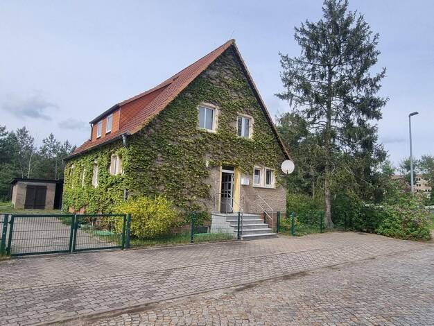 Einfamilienhaus zum Kauf provisionsfrei 145.000 € 9 Zimmer 180 m² 575 m² Grundstück Lange Straße 9 Ernst-Thälmann-Siedlung Viereck / ETS 17309