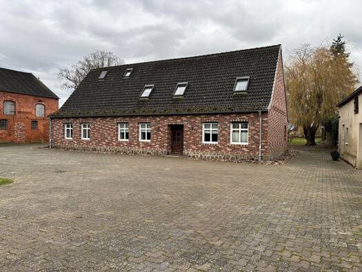 Haus zum Kauf 355.000 € 7 Zimmer 218 m² 7.270 m² Grundstück Mankmuß Karstädt 19357