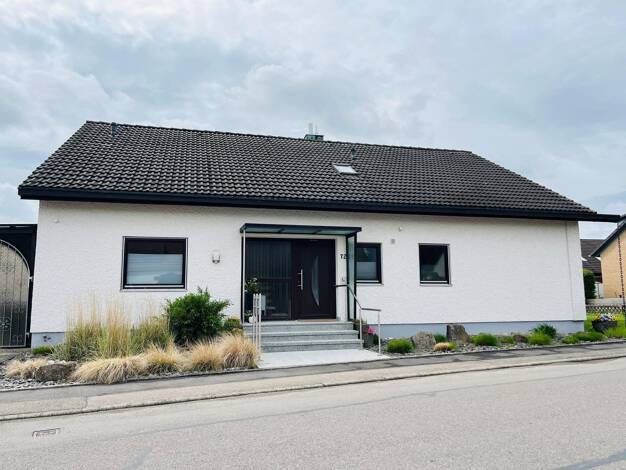 Einfamilienhaus zum Kauf 599.000 € 7,5 Zimmer 190 m² 539 m² Grundstück Unterjettingen Jettingen 71131