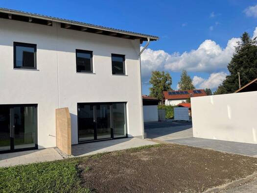 Reihenendhaus zur Miete 1.890 € 4 Zimmer 101 m² 211 m² Grundstück frei ab sofort Nicklheim Raubling 83064