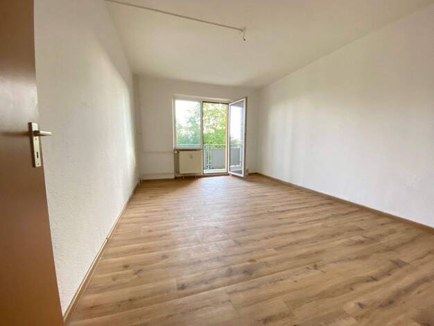Wohnung zur Miete 425 € 2,5 Zimmer 61 m² 3. Geschoss frei ab sofort Clara-Zetkin-Straße 15a Güstrow 18273