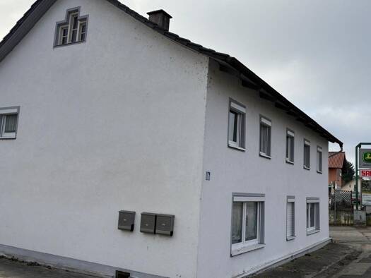 Mehrfamilienhaus zum Kauf 369.000 € 8 Zimmer 203 m² 722 m² Grundstück frei ab sofort Lindahof Künzing 94550