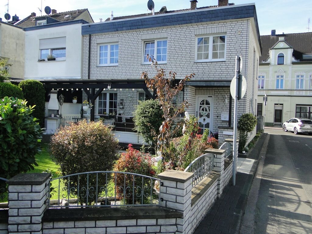 Mehrfamilienhaus zum Kauf 1.290.000 € 14 Zimmer 285 m²<br/>Wohnfläche 349 m²<br/>Grundstück Dünnwald Köln Dünnwald 51069