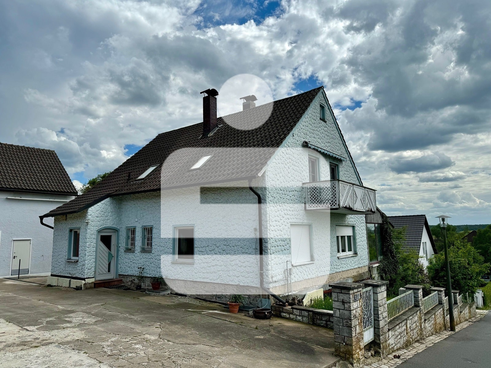 Mehrfamilienhaus zum Kauf 490.000 € 5 Zimmer 140 m²<br/>Wohnfläche 1.768 m²<br/>Grundstück Lonnerstadt Lonnerstadt 91475