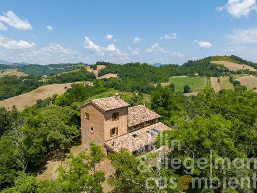 Haus zum Kauf 550.000 € 378 m² 38.639 m² Grundstück Urbino 61029