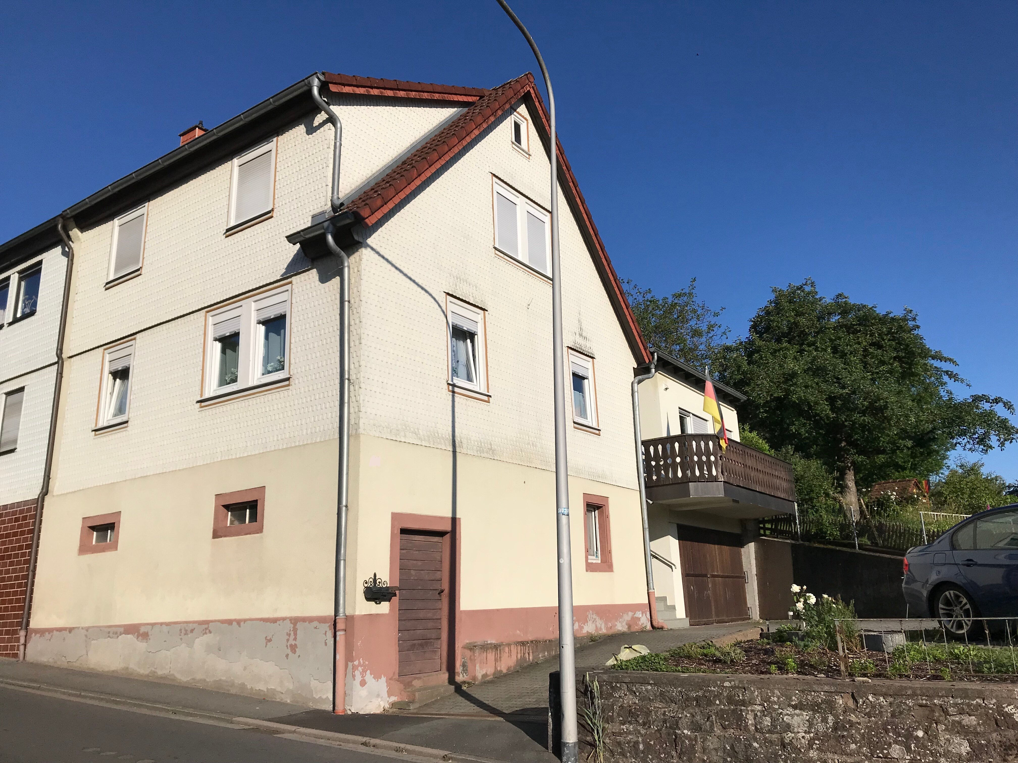 Doppelhaushälfte zum Kauf als Kapitalanlage geeignet 248.000 € 8 Zimmer 170 m²<br/>Wohnfläche 1.193 m²<br/>Grundstück Steinbach Michelstadt 64720